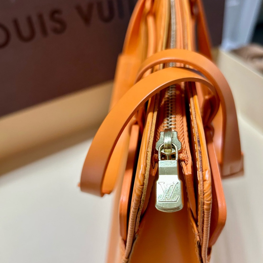 Authentic Vintage Louis Vuitton Epi Mandarin Orange Croisette PM Tote Bag - Picture 6 of 13